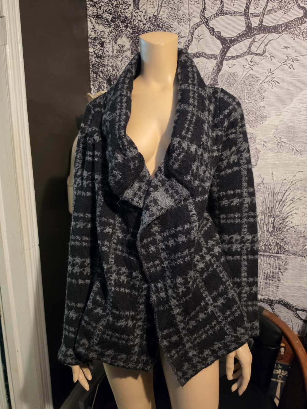 Ellen Tracy Plaid Cowl Neck Sweater Jacket Cozy Gray Black Size L EUC